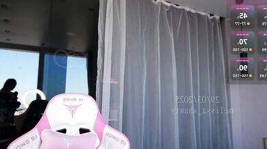 Melissa_shawty's Ecstasy-fueled shivering will make you want to stroke your cock