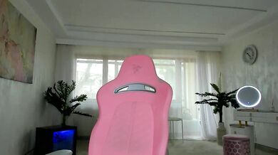 TiffanyHouston_ is a hot internet celebrity with a sweet side - Luscious glutes & Erotic shivers