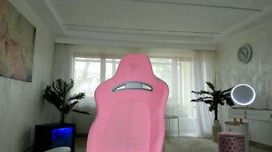 TiffanyHouston_ is a hot internet celebrity with a sweet side - Luscious glutes & Erotic shivers