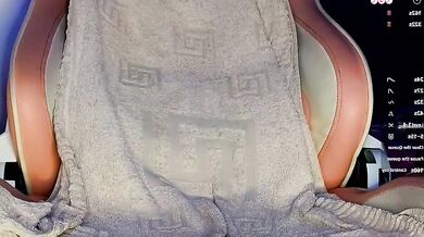 Watch Sensational proportions & Dream Girl's amazing body as she squirts in pleasure