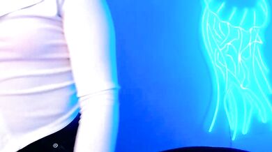 Sheryl Sweet's mesmerizing massage turns into a steamy webcam chat