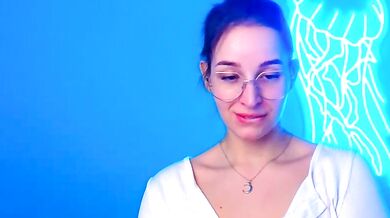 Sheryl Sweet's mesmerizing massage turns into a steamy webcam chat