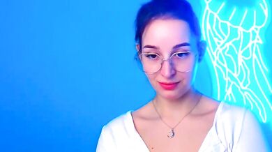 Sheryl Sweet's mesmerizing massage turns into a steamy webcam chat
