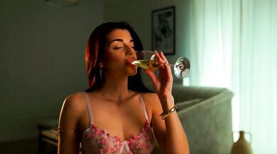 Thingswithana's seductive ass and mesmerizing cam show - Volumeuptuous pulsation