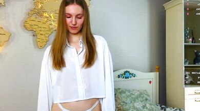 Sunnivacoppens captures her cleavage in a breath-taking way