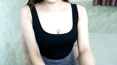 Pink_Pretty's tight Asian pussy twerks and squirts while playing with small toys on cam2cam