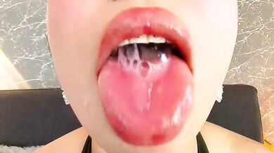 Mia_Roux13 shows off her amazing moves in a steamy striptease-teens clip