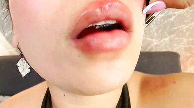 Mia_Roux13 shows off her amazing moves in a steamy striptease-teens clip