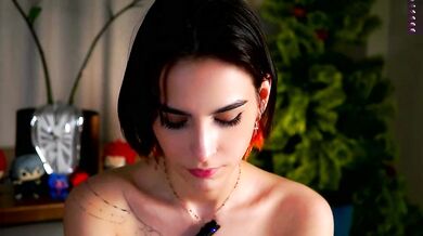 MerylGrantham strips and gives a public handjob for your viewing pleasure