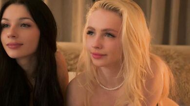 Watch Alissa_wxw's stunning curves in Elegant attire as she takes a hot load on her stunning backside