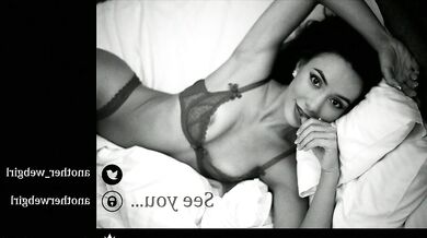 Watch Mariarty's steamy cam show and tantalizing curves