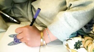 Watch keikyogem, the stunning cam girl, get down and dirty with herself on camera
