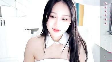 Cassie-20 talks dirty while getting her tight pussy stuffed with toys in the office