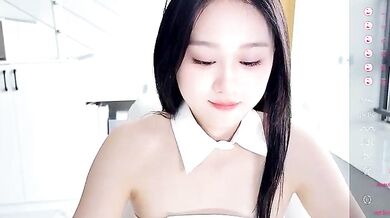 Cassie-20 talks dirty while getting her tight pussy stuffed with toys in the office