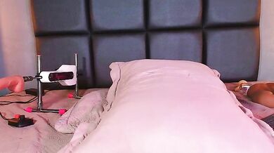 Laura_Muller, the cheap-privates-student, twerking in heels, fingering herself to HD video