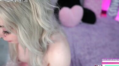 Intense Chemistry: Stunning glutes & fiery lips in a hot video of crimsonkitten