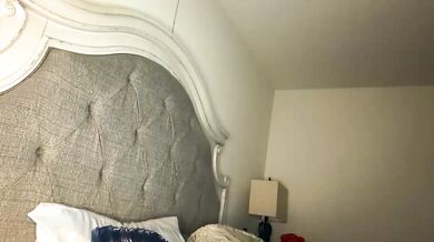 Watch X_dreamgirl_x, the Enchanting influencer, alone in her cam room, enchanting herself with a sensual solo show