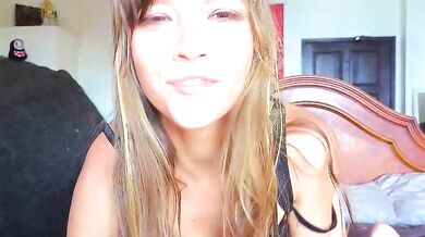 Check out the stunning bottom of Exquisite Dee as she sensually teases in this nude leak video