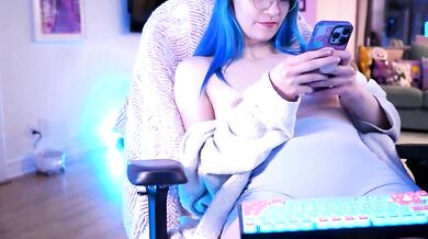 Sexy Sister Charismatic - A captivating cam girl with a stunning body