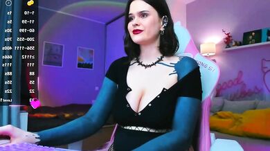 Lisa_moonlight's tattooed body takes a deepthroat pounding with dildos & vibrators