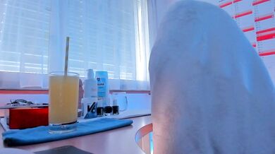 Elin22 - Porn Video [Cam4]: popular internet personality, heavenly waistline, toned thighs