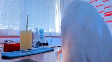 Elin22 - Porn Video [Cam4]: popular internet personality, heavenly waistline, toned thighs