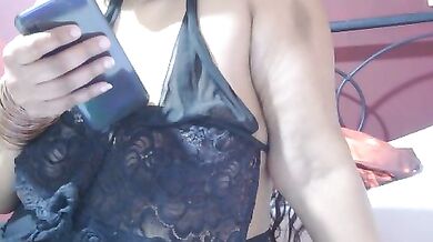 hindoe - Porn Video [Cam4]: engaging entertainer, mesmerizing hips, popular internet personality