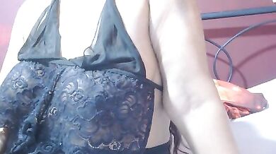 hindoe - Porn Video [Cam4]: engaging entertainer, mesmerizing hips, popular internet personality