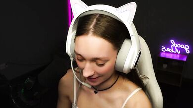 KatieGerald - Porn Video [Cam4]: captivating personality, perfectly shaped booty, shapely contours