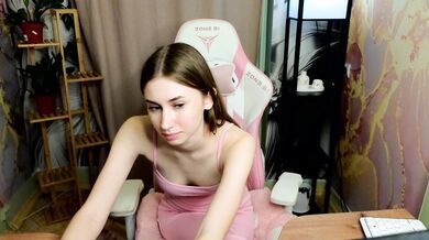 MaeGolsonv - Porn Video [Cam4]: alluring backside, stunning physique, sultry girl on cam