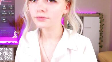 PetraBayles - Porn Video [Cam4]: energetic streamer, perfect, luscious glutes