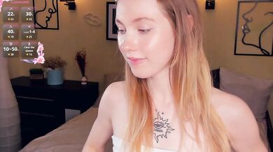 HollisElin - Porn Video [Cam4]: interactive toy, naked chest, gorgeous mounds