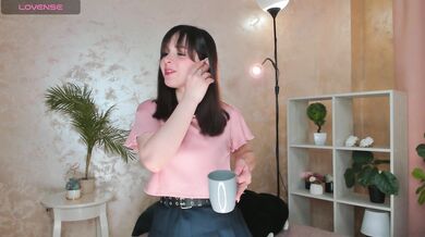 ArleighHewlett - Porn Video [Cam4]: captivating beauty, seductive frame, 10 minute cam show