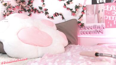 JulietAdair - Porn Video [Cam4]: angelic beauty, perfectly contoured décolletage, engaging broadcaster