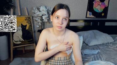LynnCrissey - Porn Video [Cam4]: engaging streamer, flawless silhouette, perfectly contoured décolletage
