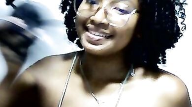 Kaliahh - Porn Video [Cam4]: charming host, erotic chat replay, exquisite décolletage