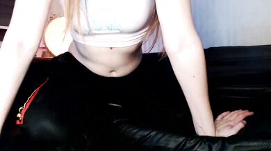 Wanderlustgirl - Porn Video [Cam4]: voluptuous porn slut, passionate moans, enchanting maiden