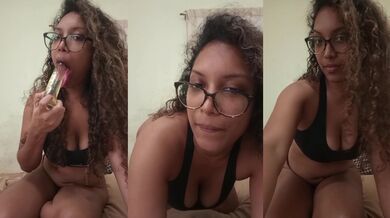 Queenubiz - Porn Video [Cam4]: beautiful model, sensual self play, gorgeous rump