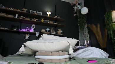 Windy_Swallow - Porn Video [Cam4]: enchanting waistline, ravishing booty, tantalizing longing