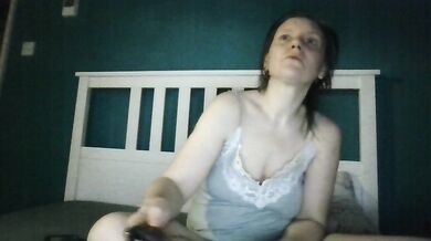 Lolapierce - Porn Video [Cam4]: captivating cam slut, toned abs, seductive mounds