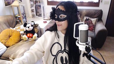 auri5hot - Porn Video [Cam4]: hidden, perfectly sculpted posterior, playing