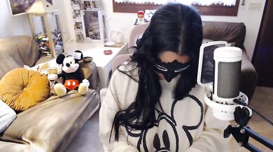 auri5hot - Porn Video [Cam4]: hidden, perfectly sculpted posterior, playing