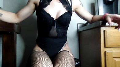 MrsAliennxo - Porn Video [Cam4]: delicate features, talented streamer, mesmerizing hips