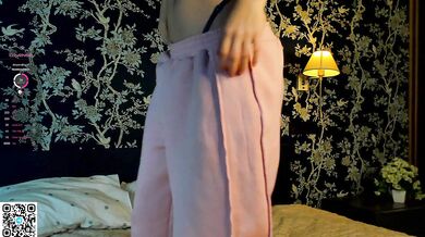 EleneBand - Porn Video [Cam4]: popular internet personality, voluptuous surrender, mesmerizing diva