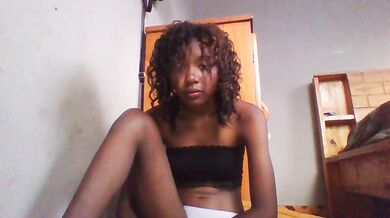 Vannyah2 - Porn Video [Cam4]: alluring siren, quick flirt session, gorgeous diva