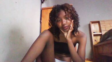 Vannyah2 - Porn Video [Cam4]: alluring siren, quick flirt session, gorgeous diva