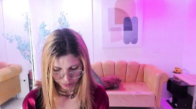 Lilith_law - Porn Video [Cam4]: popular internet personality, adult, prostitute