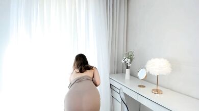 SheenaBeese - Porn Video [Cam4]: elegant beauty, closeup, aching hunger