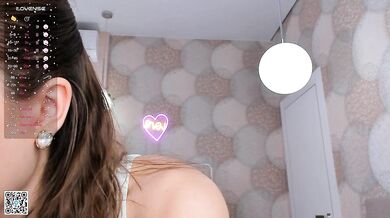 NoreenChing - Porn Video [Cam4]: livecam, seductive shivers, perfect symmetry
