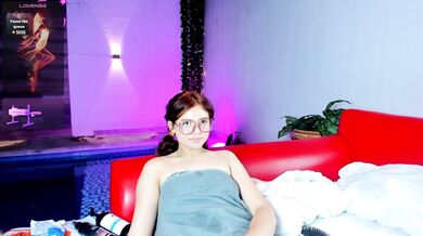 Dolphyne - Porn Video [Cam4]: dazzling diva, boobies, solo